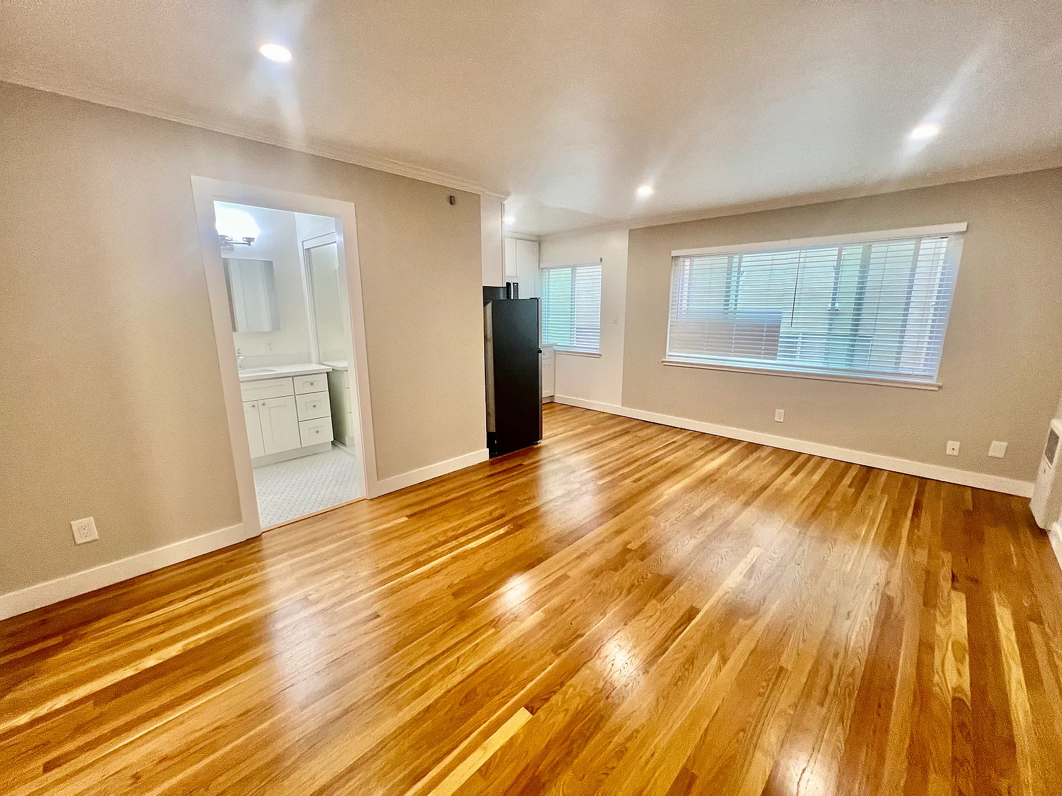 453 Lee St — Photo 2