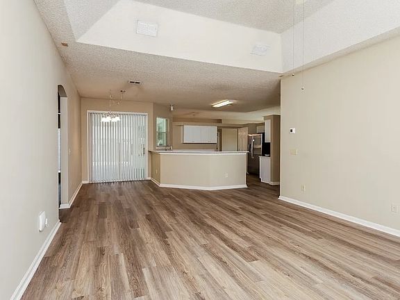 4th image of 11820 Lake Fern Dr