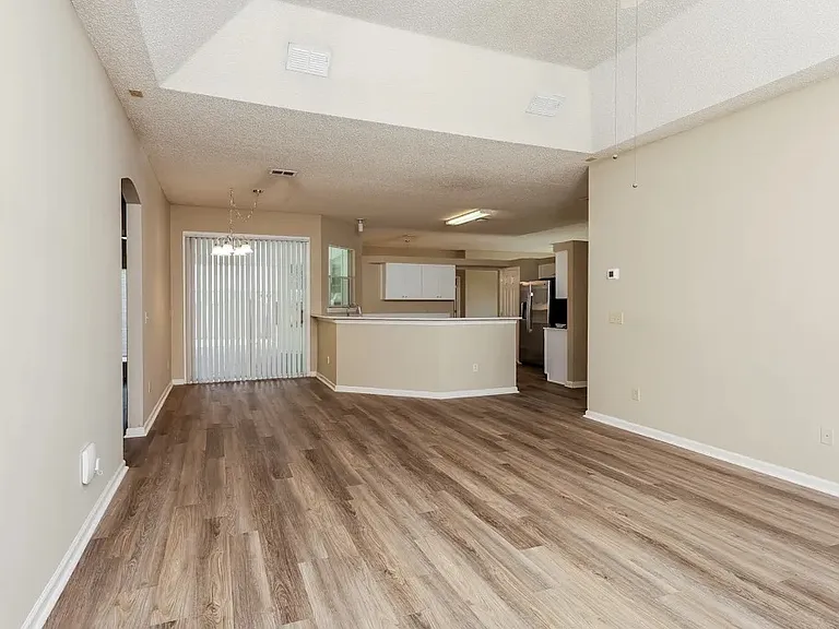 11820 Lake Fern Dr — Photo 4
