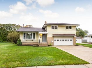 4040 W 213th St, Fairview Park, OH