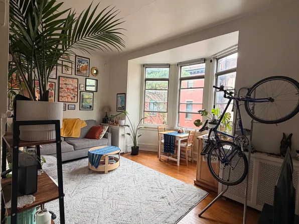 335 S 18th St APT 2F, Philadelphia, PA 19103
