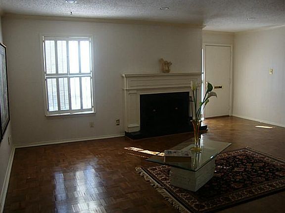 5th image of 5923 Copperwood Ln #F