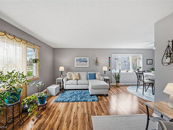 4th image of 4560 Newbury Dr