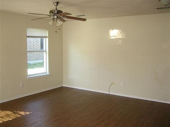 5th image of 2900 NW 29th St Unit 102