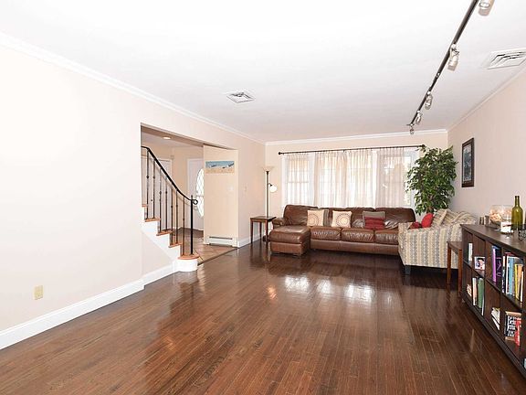 5th image of 38 Reynolds Dr