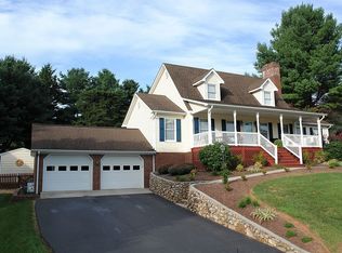 360 Winesap Rd, Roanoke, VA 24019