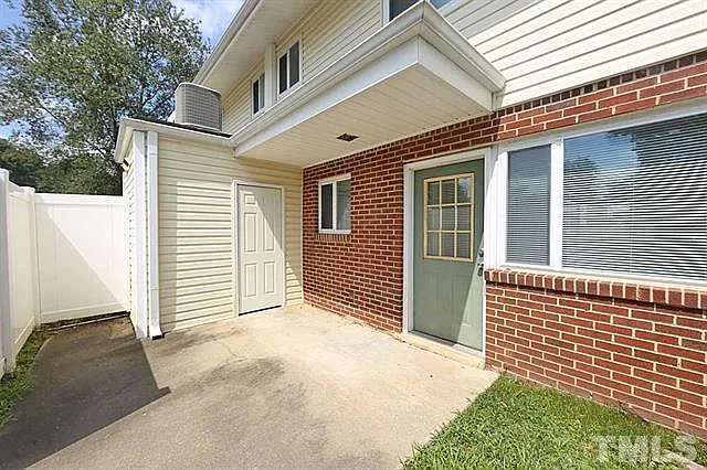 2305 Champion Ct — Photo 18