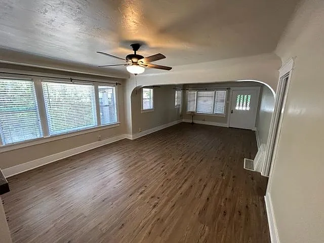 368 Gladys Ave — Photo 4