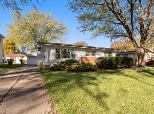 3901 Raven Ln, Rolling Meadows, IL 60008