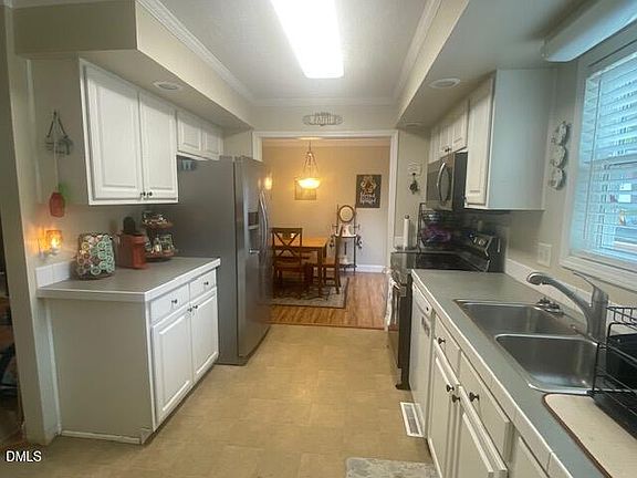 4th image of 55 Brookhaven Pl