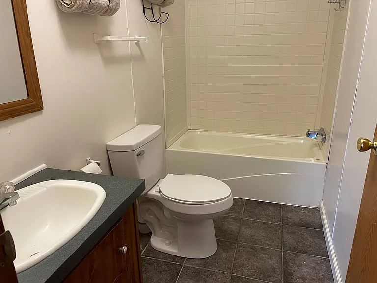 102 Shelby St — Photo 15