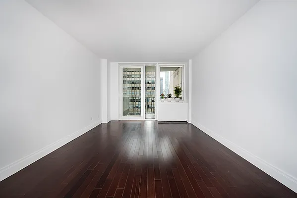 Rented by R New York | media 7
