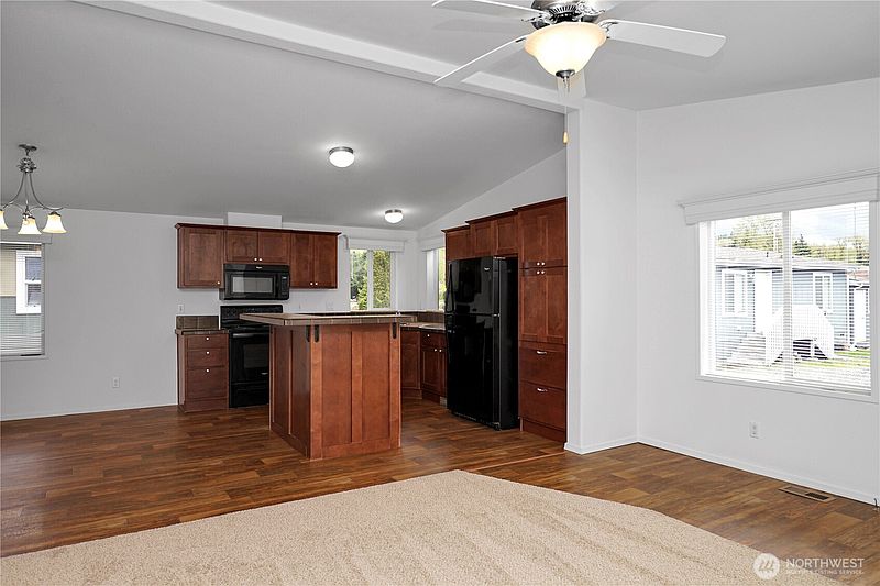 5th image of 15231 Pine Drive