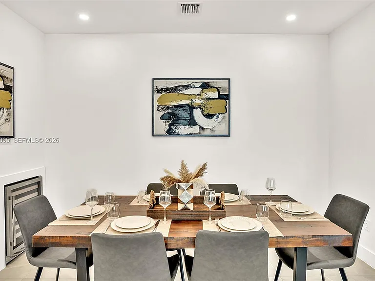 2100 Miami Rd #202 — Photo 7