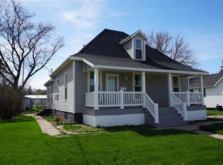 631 N Cedar St, Monticello, IA 52310