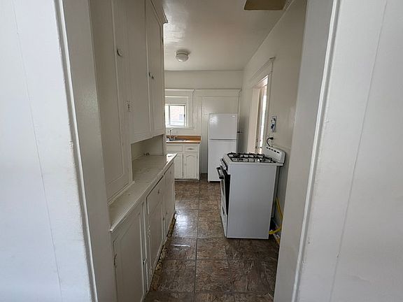 5th image of 3902 Halldale Ave