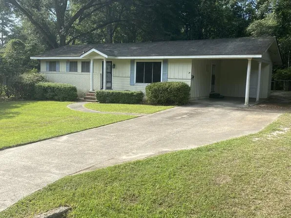 24 College Dr, Laurel, MS 39440