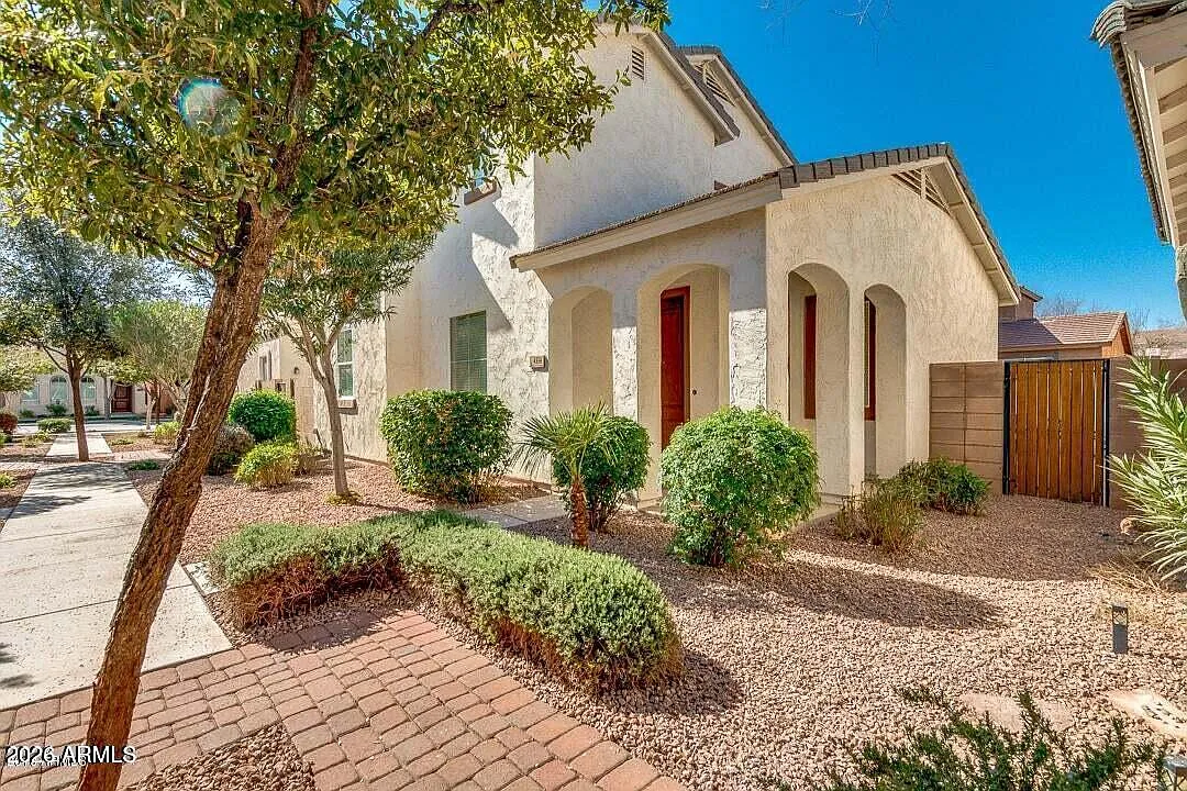 3 bed, 2.5 bath, 1418 sqft, $2,300 — Photo 1
