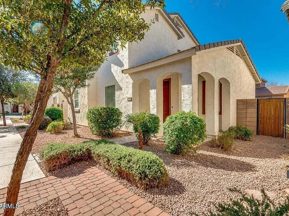 4334 E Carla Vista Dr