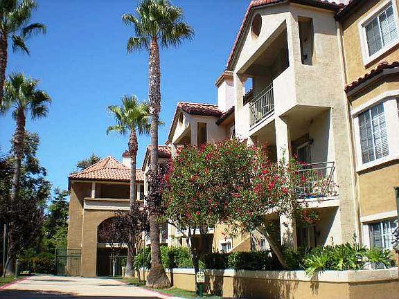 4th image of 2250 Camino De La Reina Unit 305