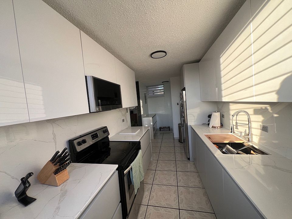 2nd image of 1075 Carr #209