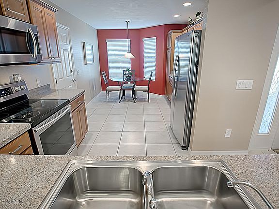 4th image of 12049 NE 51st Cir