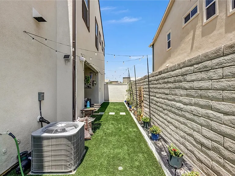 27676 Symphony Pl — Photo 28