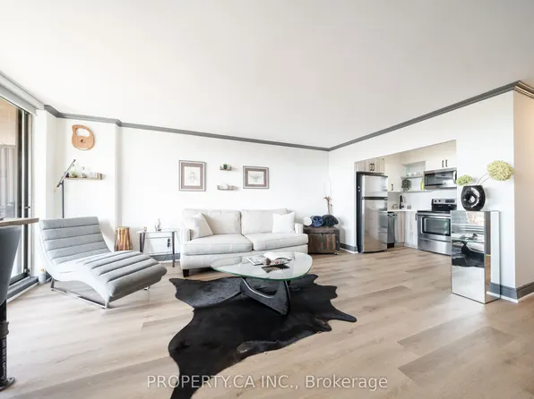 5949 Yonge St #806, Toronto, ON M2M 3V8