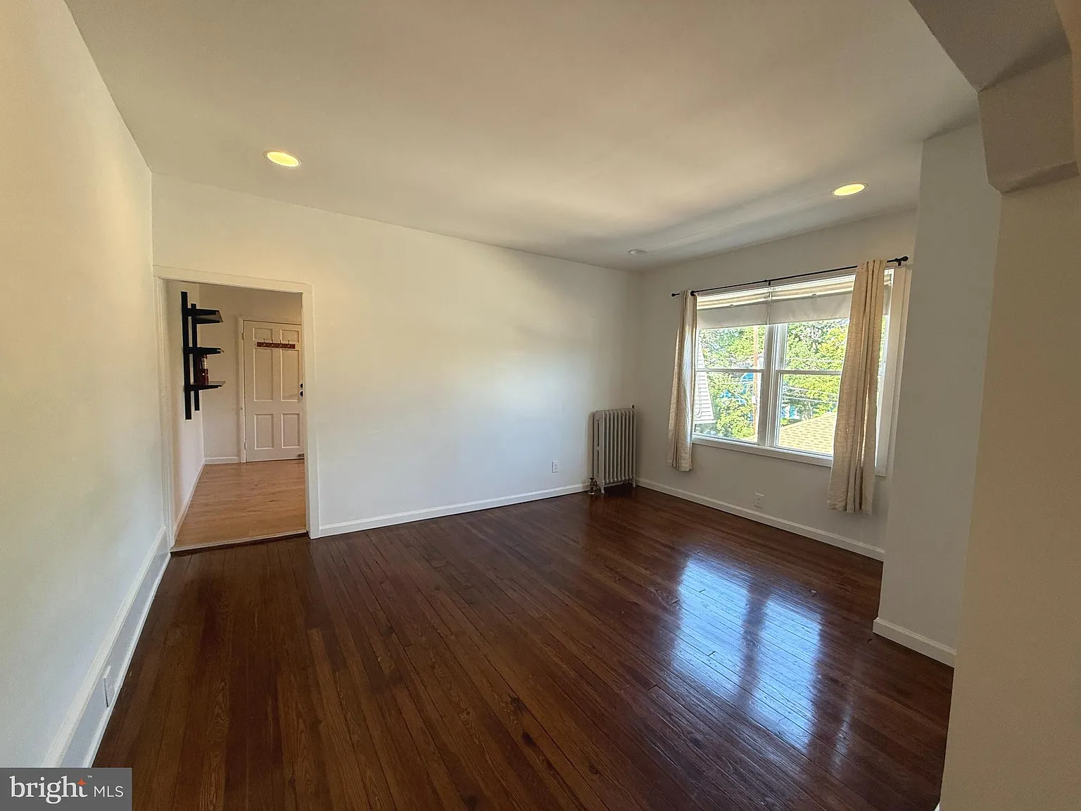 2 bed, 900 sqft, $2,100 — Photo 3