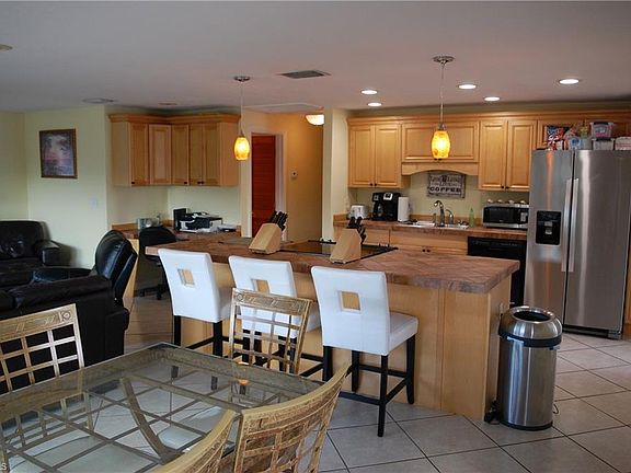3rd image of 7973 Estero Blvd