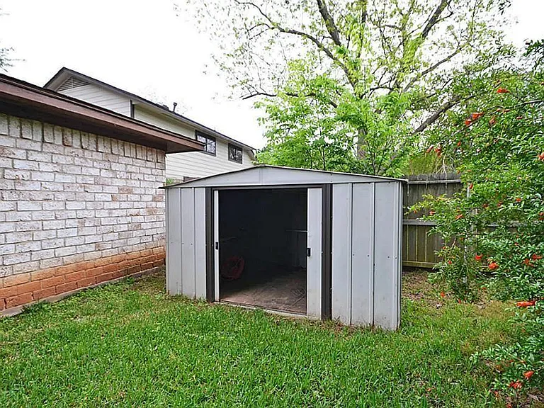 3130 Frontier Dr — Photo 26