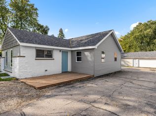 109 Raffel Rd, Woodstock, IL 60098