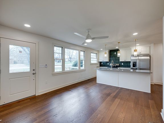 4th image of 1725 Welcome Ln