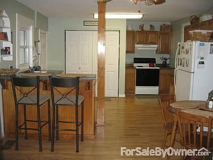 Kch/Din rm with Laundry area