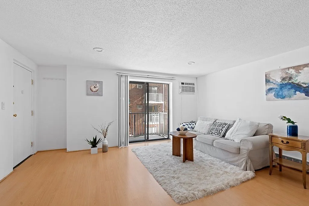 1 bed, 1.0 bath, 665 sqft, $1,800 — Photo 2