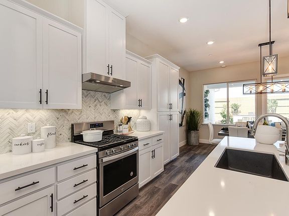 3rd image of 1472 Wadsworth Cir