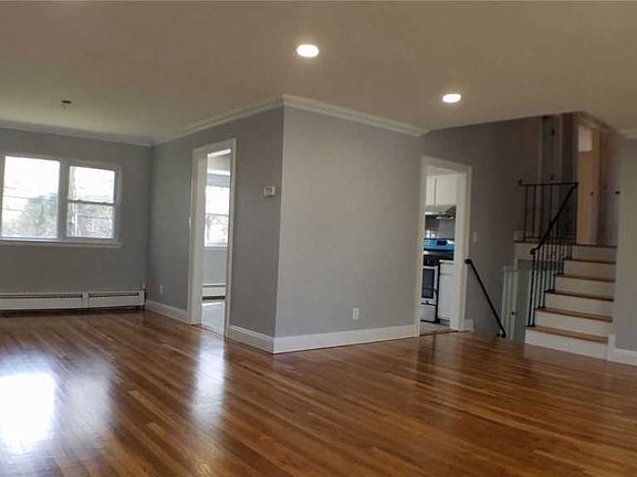 5th image of 26 Eastfield Ln #26