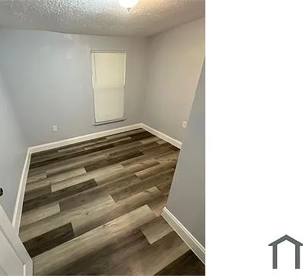326 Claude St — Photo 5