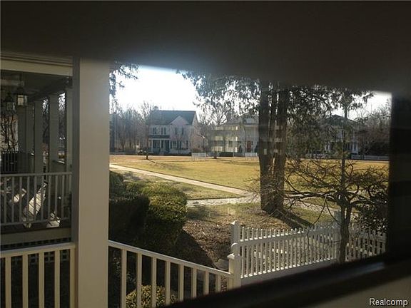5th image of 12 Riverbank Dr