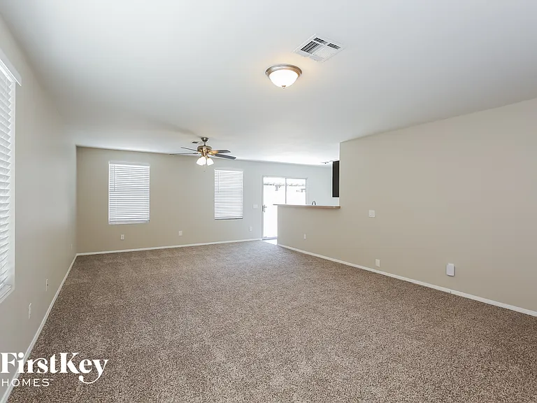 720 Roberta Alecia Ave — Photo 4