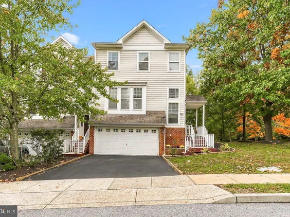 100 Stratford Ct, Malvern, PA 19355