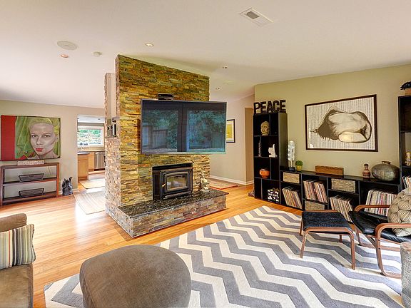 5th image of 16320 SE Newport Way