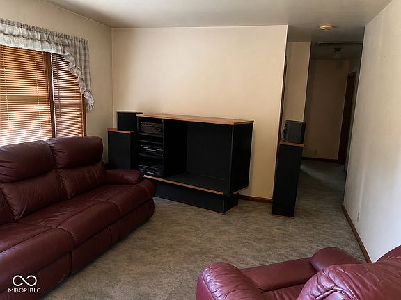 5th image of 7117 Manker St
