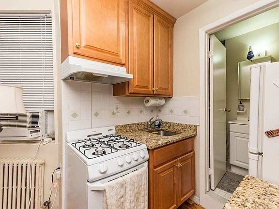 3rd image of 97 E 7th St APT 11