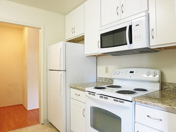 4th image of 355 Webster St APT B