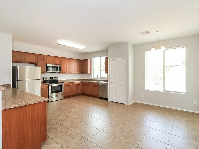 8602 W Wethersfield Rd — Photo 8