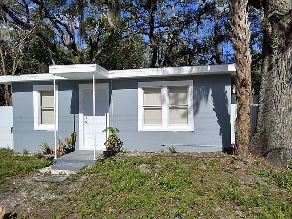 3rd image of 926 E Poinsettia Ave