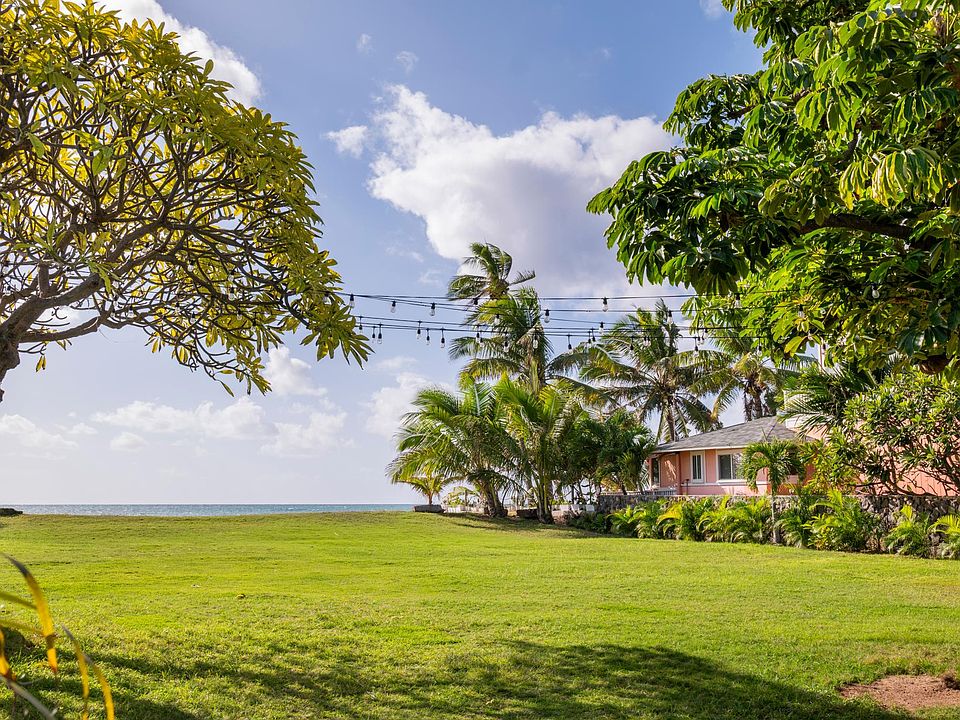 Step onto your private lawn right before you plunge into the Pacific.