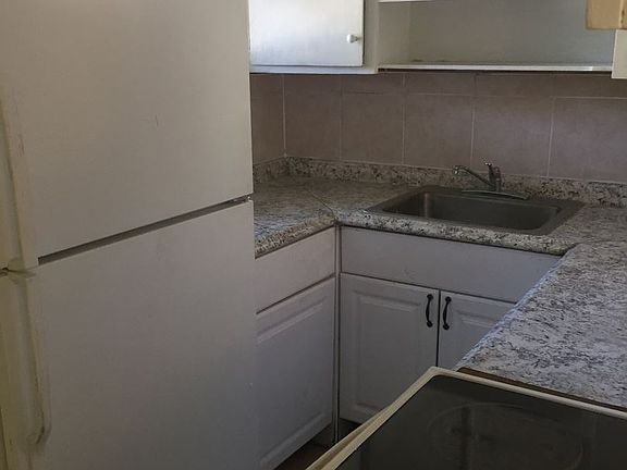 4th image of 12609 NE 13th Ave APT 11