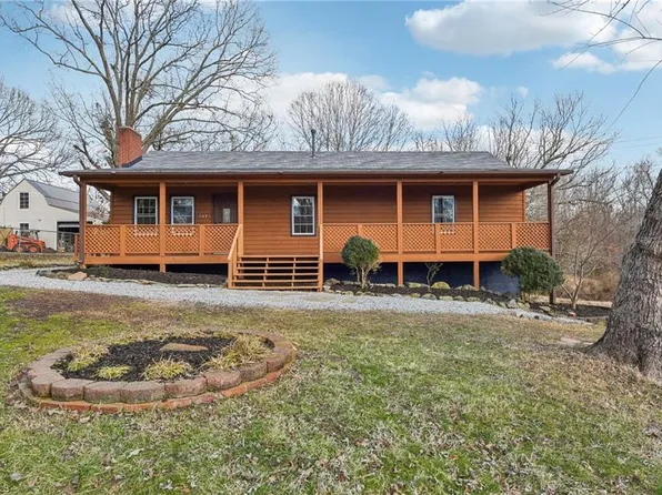 247 Hiatt Dr, Thomasville, NC 27360